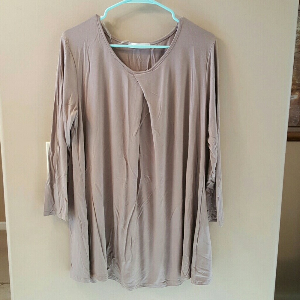 Emerald brand tunic top with 3/4 sleeves.  NWOT.